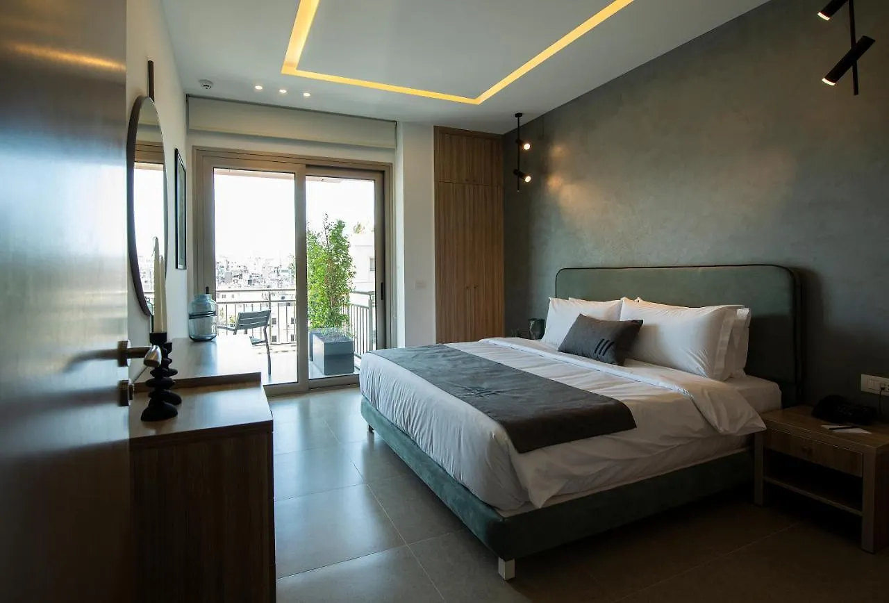 Zur Studios And Suites Beirut 3*,